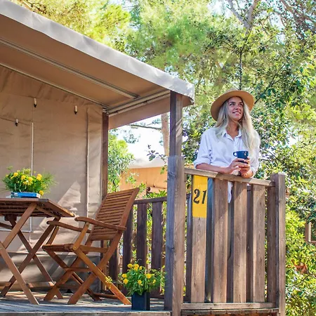 Zaton Holiday Glamping Tents Οργανωμένο κάμπινγκ Nin