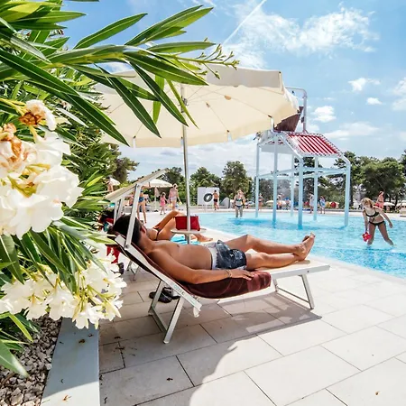 Zaton Holiday Resort Glamping Village *