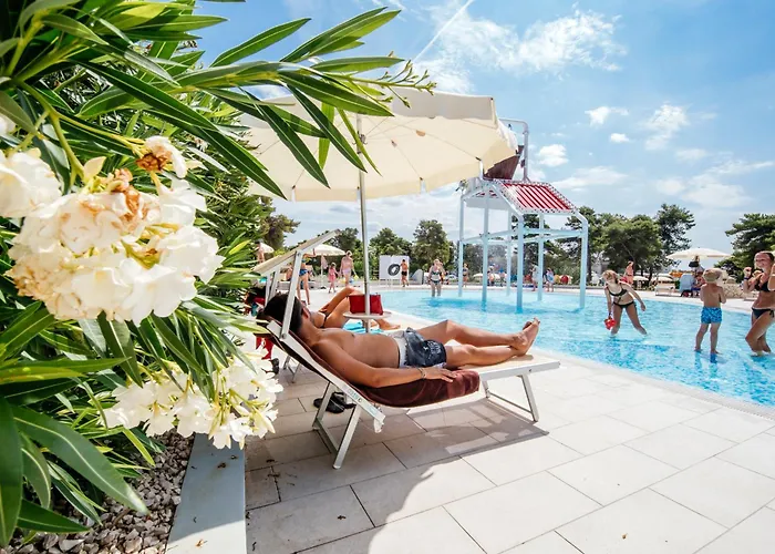 Zaton Holiday Resort Glamping Village *