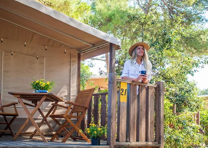 Zaton Holiday Resort Glamping Village 럭셔리텐트 닌