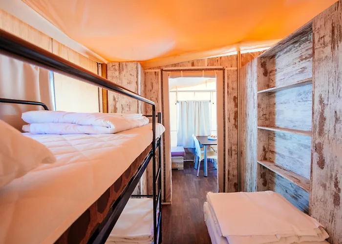 Zaton Holiday Resort Glamping Village * 닌